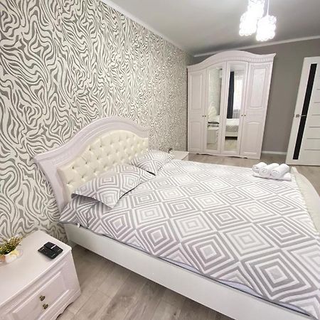 Вип 1Комн Айтиева 70 Oral Exterior foto