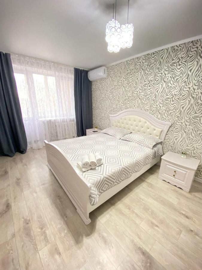 Вип 1Комн Айтиева 70 Oral Exterior foto