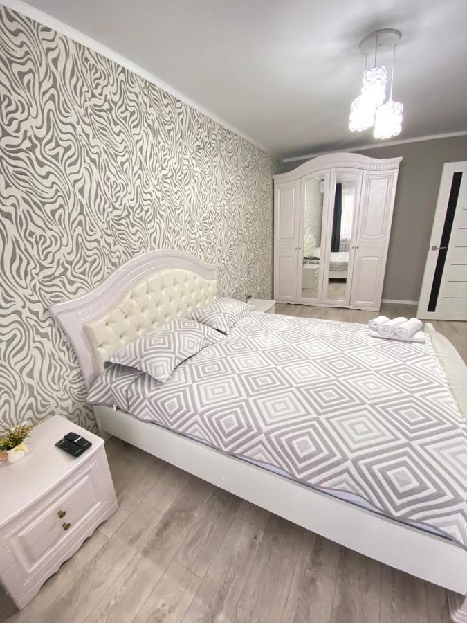 Вип 1Комн Айтиева 70 Oral Exterior foto